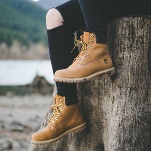 Timberland WOMEN'S 6-INCH PREMIUM BOOTS, Size 9M